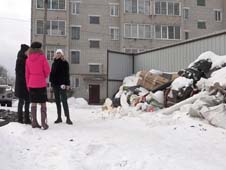     Пока чиновники и "ЭкоИнтегратор" сидят в чате, дворы города зарастают мусором