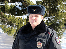В Архангельске участковый уполномоченный полиции пришел на помощь девушке, на которую напал неизвестный