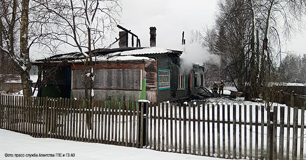 При пожаре в Вельском районе двух мужчин удалось спасти