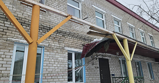 Органами прокуратуры проводится проверка по факту обрушения крыши над входом в здание детского сада в поселке Искателей Ненецкого автономного округа
