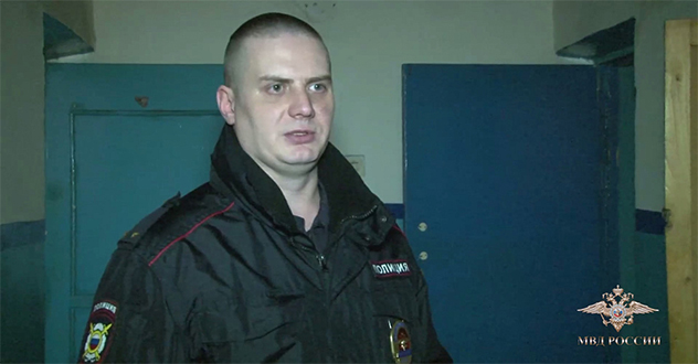 Владимир Колокольцев представил к государственной награде участкового уполномоченного полиции из Архангельской области, который спас двух женщин из горящего дома