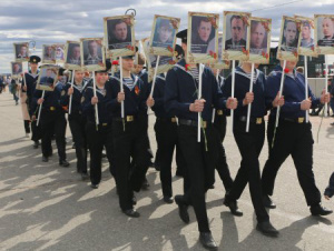 Бессмертный экипаж традиционным маршем прошел по Архангельску