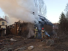 За гибель двух мальчишек при пожаре в Сольвычегодске к ответу призывают органы опеки