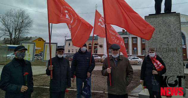 В Котласе людей, возлагающих 22 апреля цветы к памятнику Ленина, полиция признала нарушителями