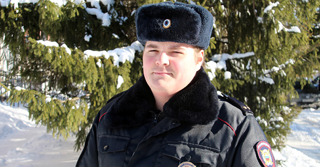 В Архангельске участковый уполномоченный полиции пришел на помощь девушке, на которую напал неизвестный